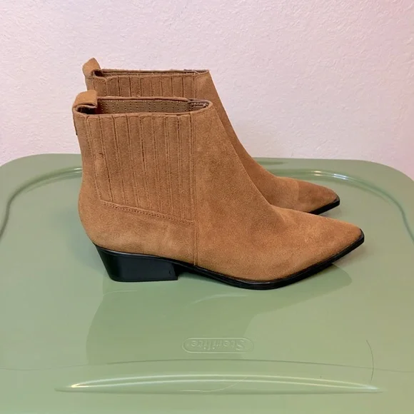 Marc Jacobs new Women's Tan suede Yarita Ankle Boots. Size 7 - Picture 2 of 6